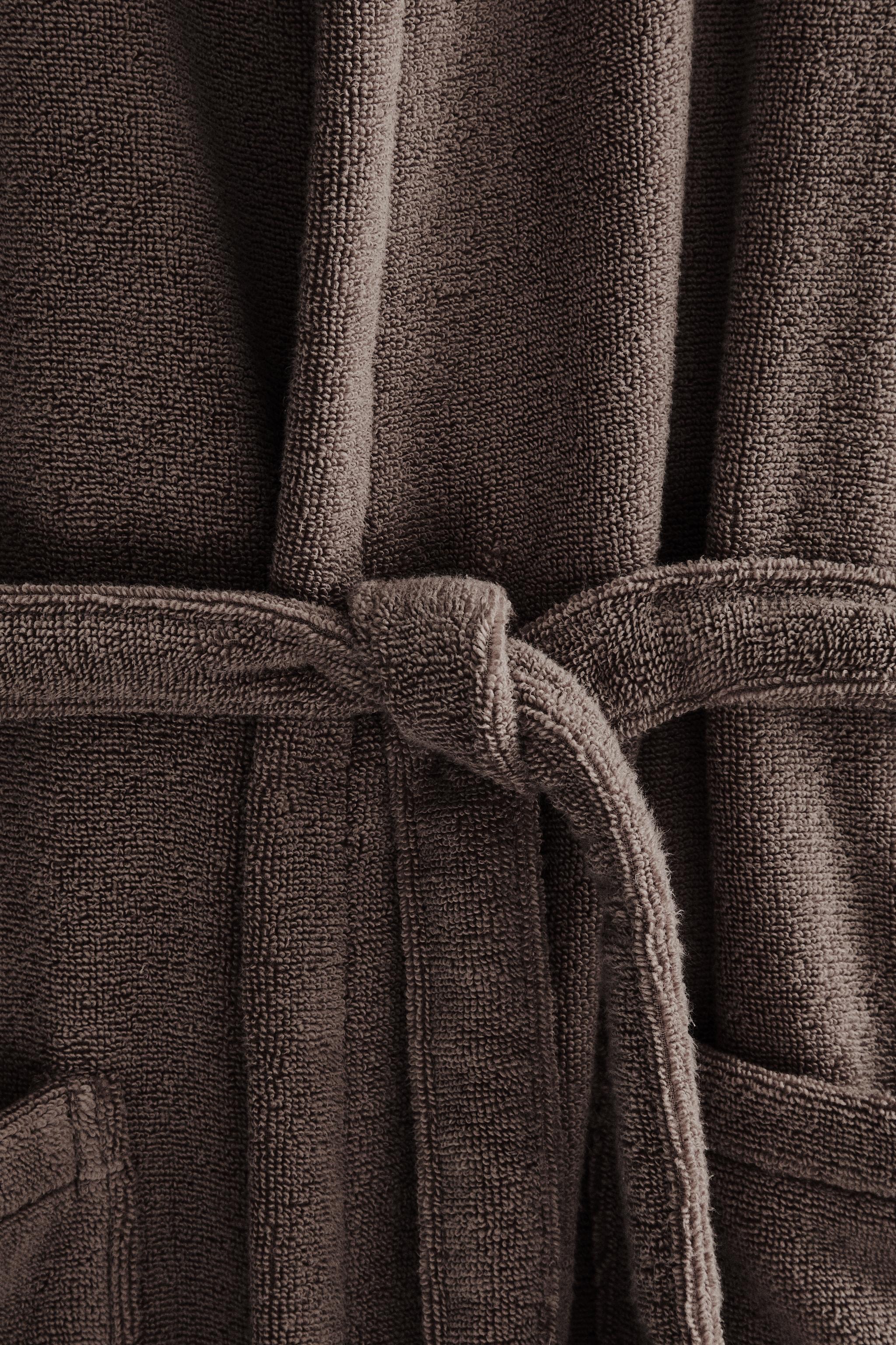 EXTRA SOFT HOODED BATHROBE (380 GXM²)